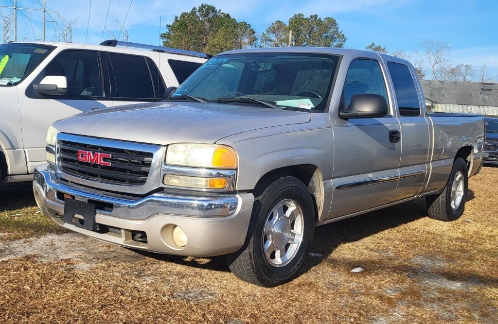2004 GMC Sierra 1500 SLE Ext. Cab Long Bed 2WD