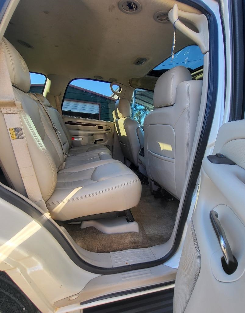 Cadillac Escalade 2WD 2003