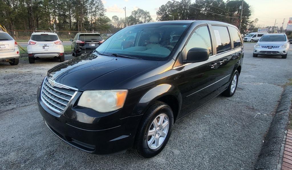 2010 Chrysler Town & Country New LX