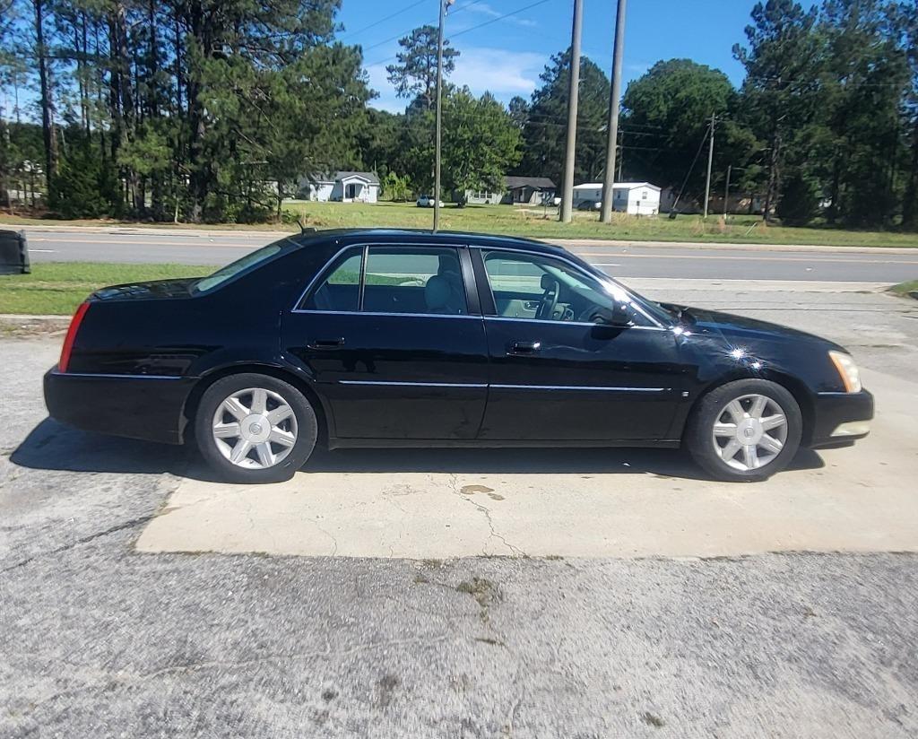 Cadillac DTS Sedan 2007