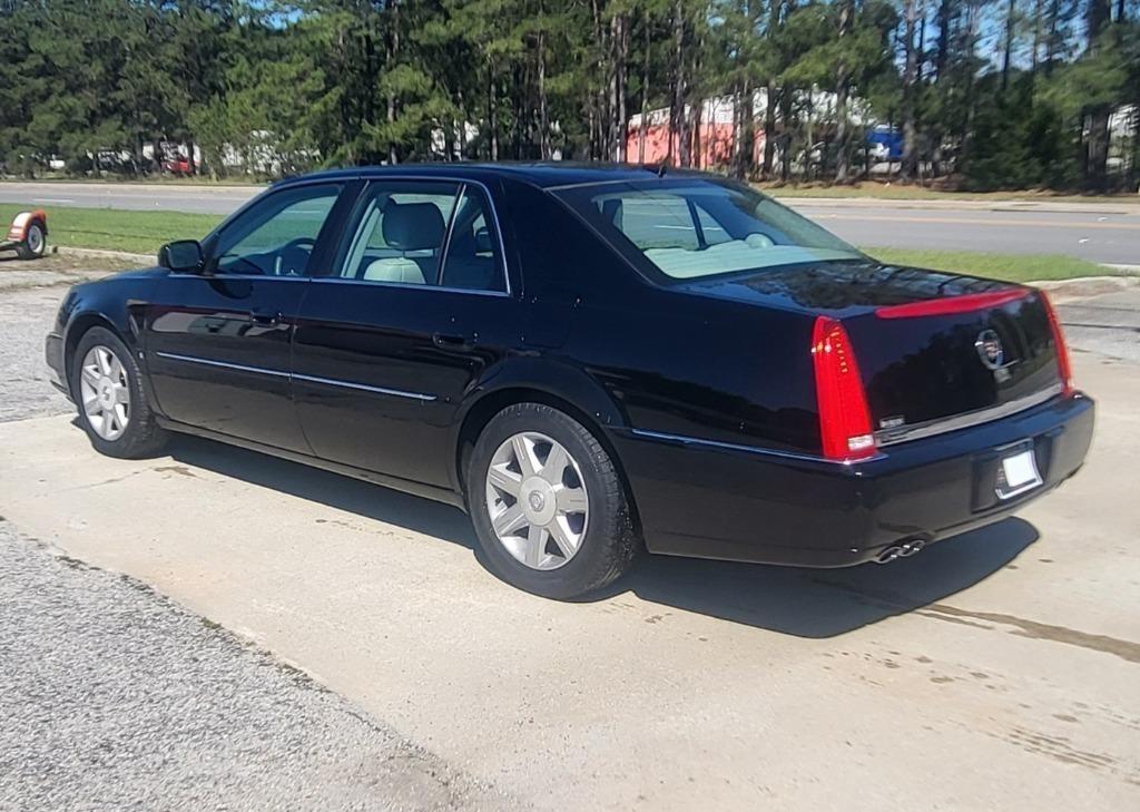 Cadillac DTS Sedan 2007