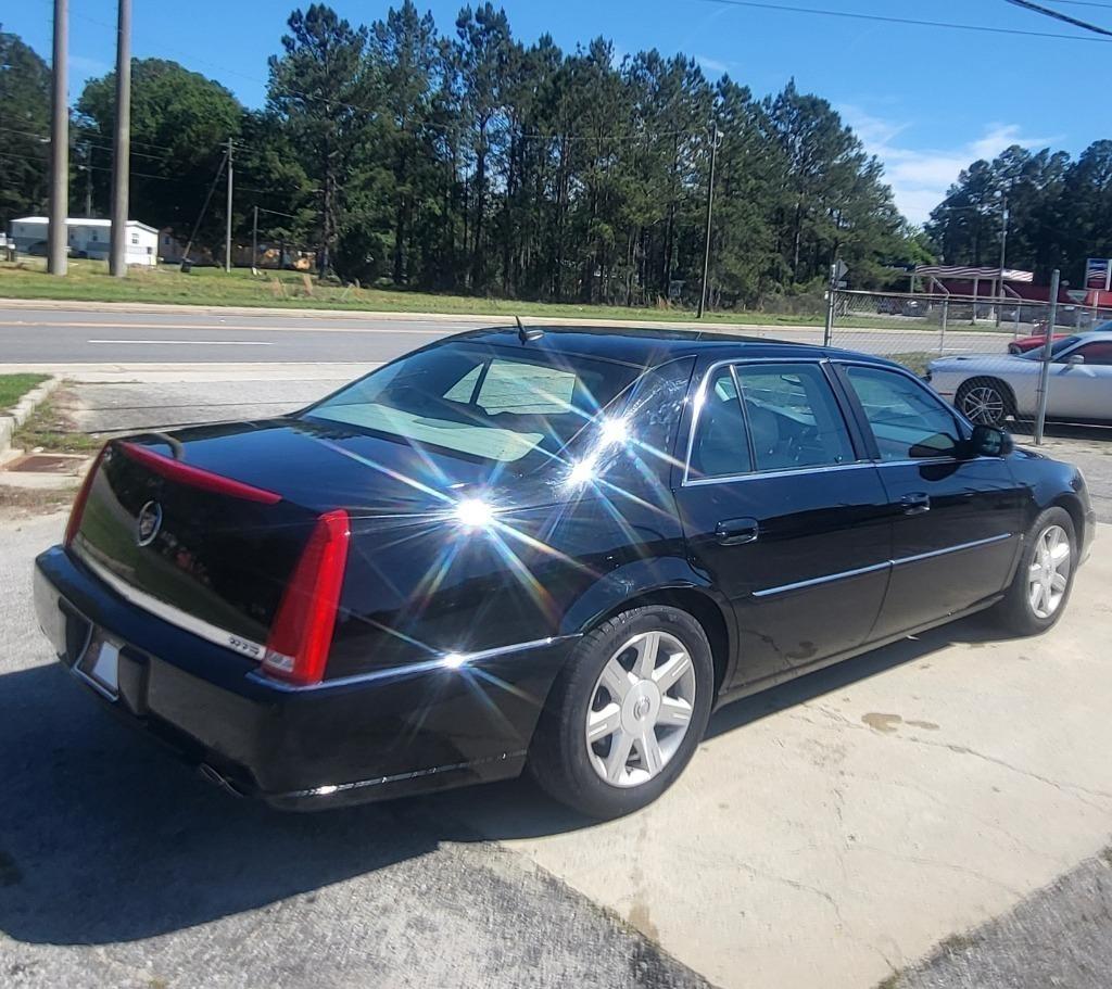 Cadillac DTS Sedan 2007