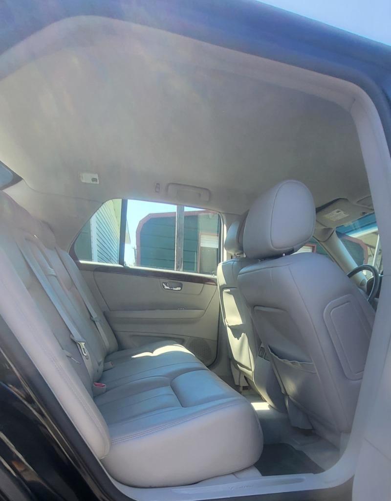 Cadillac DTS Sedan 2007