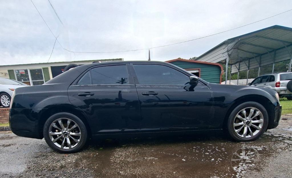 Chrysler 300 photo 2