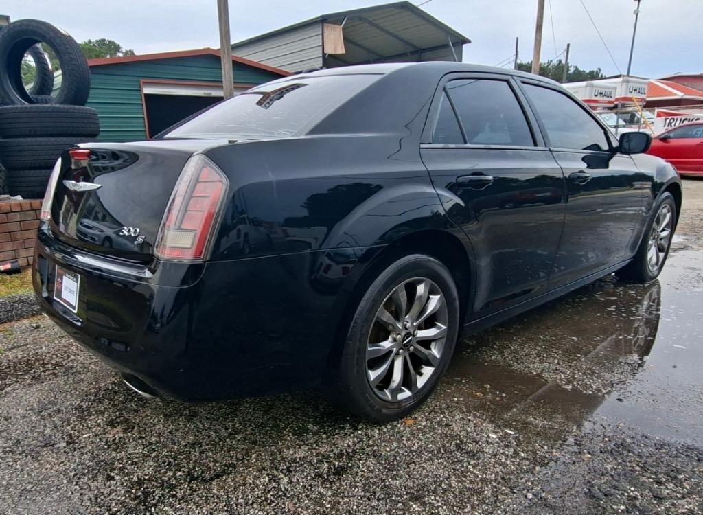 Chrysler 300 photo 6