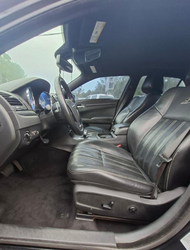 Chrysler 300 photo 7