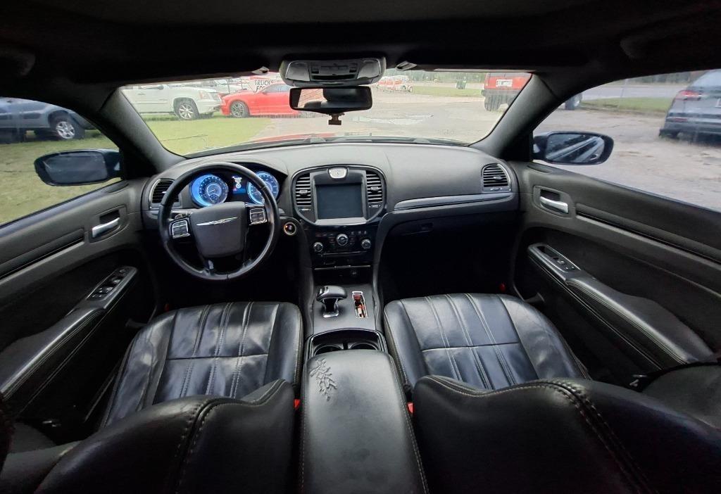 Chrysler 300 photo 8