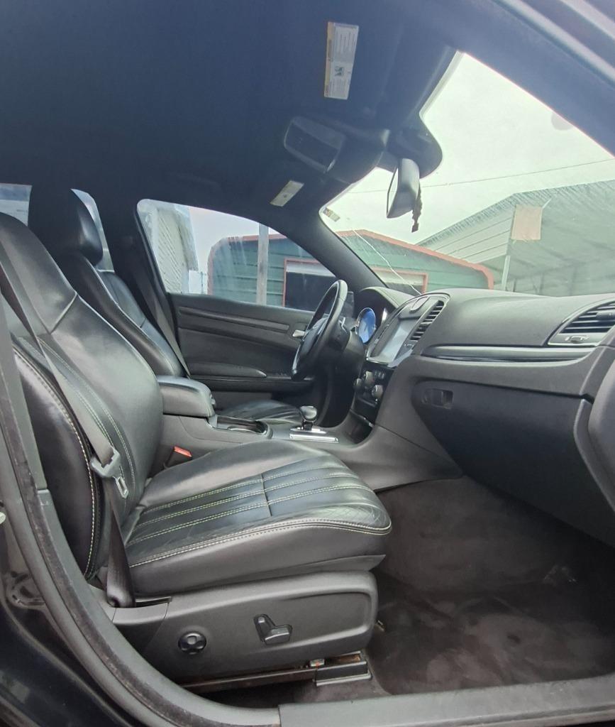 Chrysler 300 photo 9