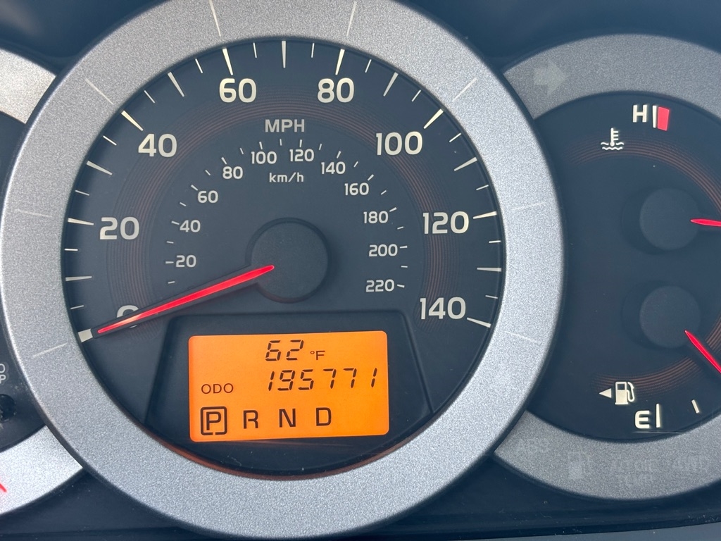 Toyota RAV4 Base I4 2WD 2012 Toyota RAV4 Base I4 2WD 2012