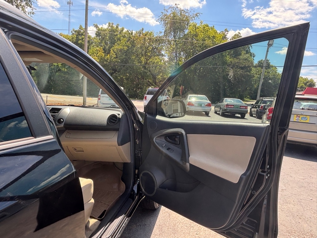 Toyota RAV4 Base I4 2WD 2012 Toyota RAV4 Base I4 2WD 2012