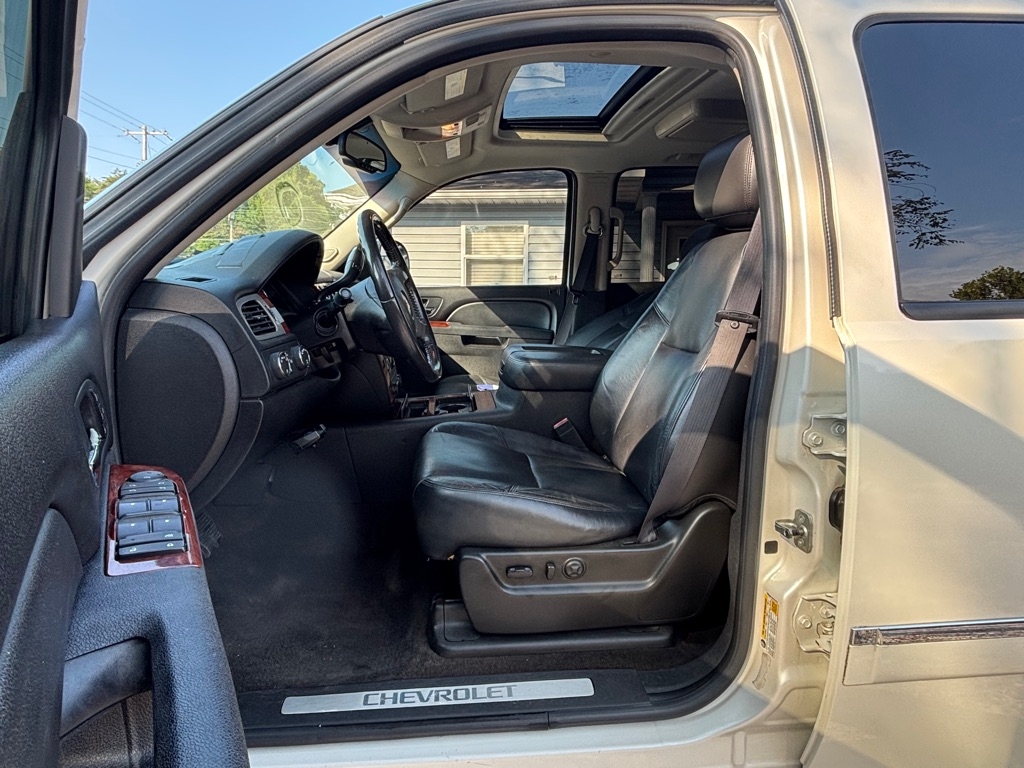 Chevrolet Suburban LTZ 1500 4WD 2011 Chevrolet Suburban LTZ 1500 4WD 2011