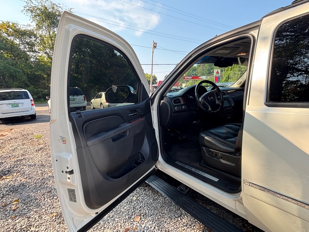 Chevrolet Suburban LTZ 1500 4WD 2011 Chevrolet Suburban LTZ 1500 4WD 2011