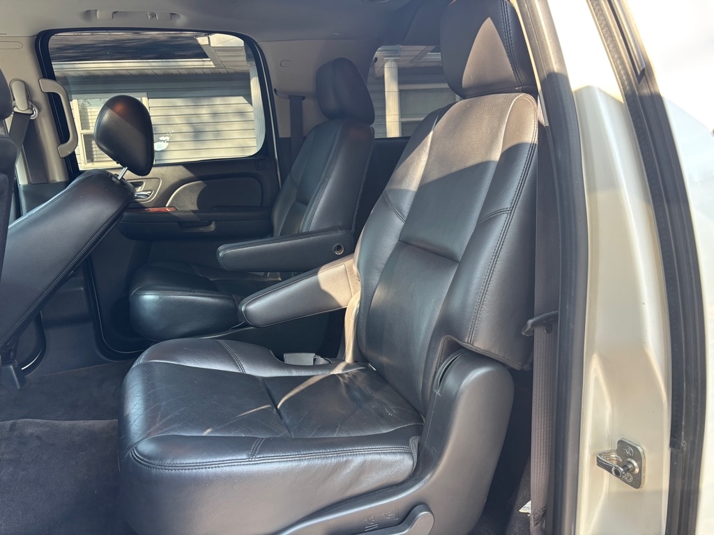 Chevrolet Suburban LTZ 1500 4WD 2011 Chevrolet Suburban LTZ 1500 4WD 2011