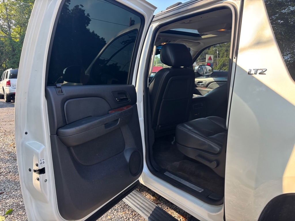 Chevrolet Suburban LTZ 1500 4WD 2011 Chevrolet Suburban LTZ 1500 4WD 2011