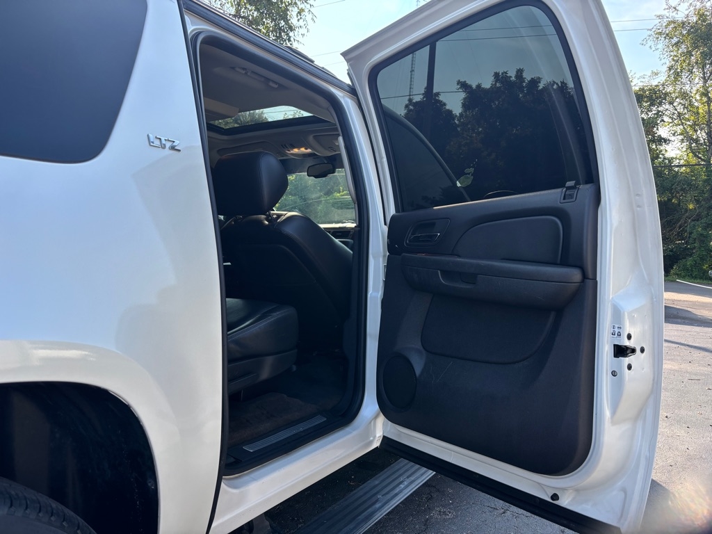 Chevrolet Suburban LTZ 1500 4WD 2011 Chevrolet Suburban LTZ 1500 4WD 2011