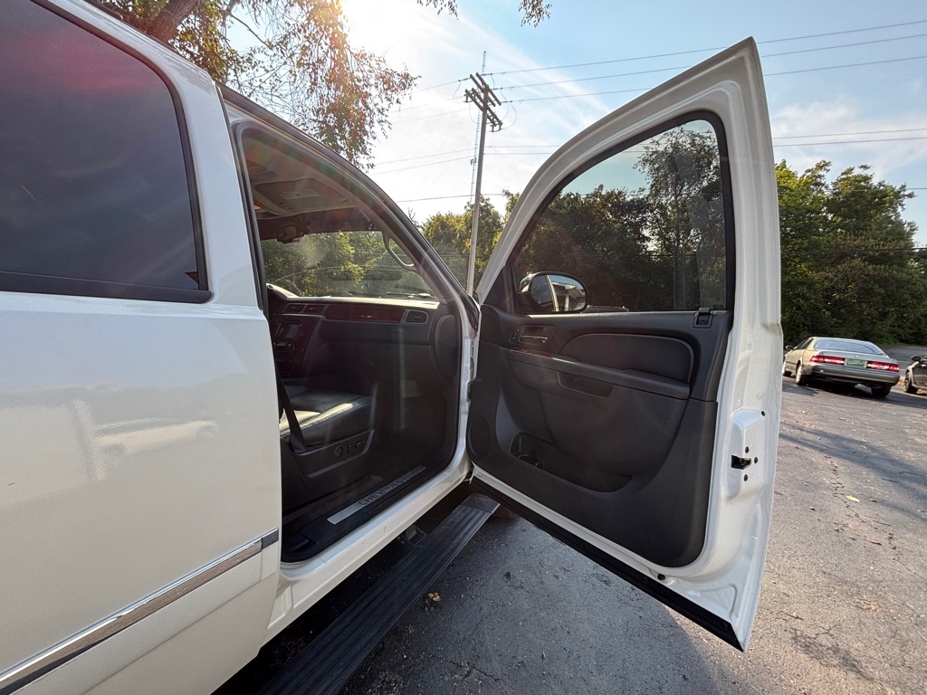 Chevrolet Suburban LTZ 1500 4WD 2011 Chevrolet Suburban LTZ 1500 4WD 2011