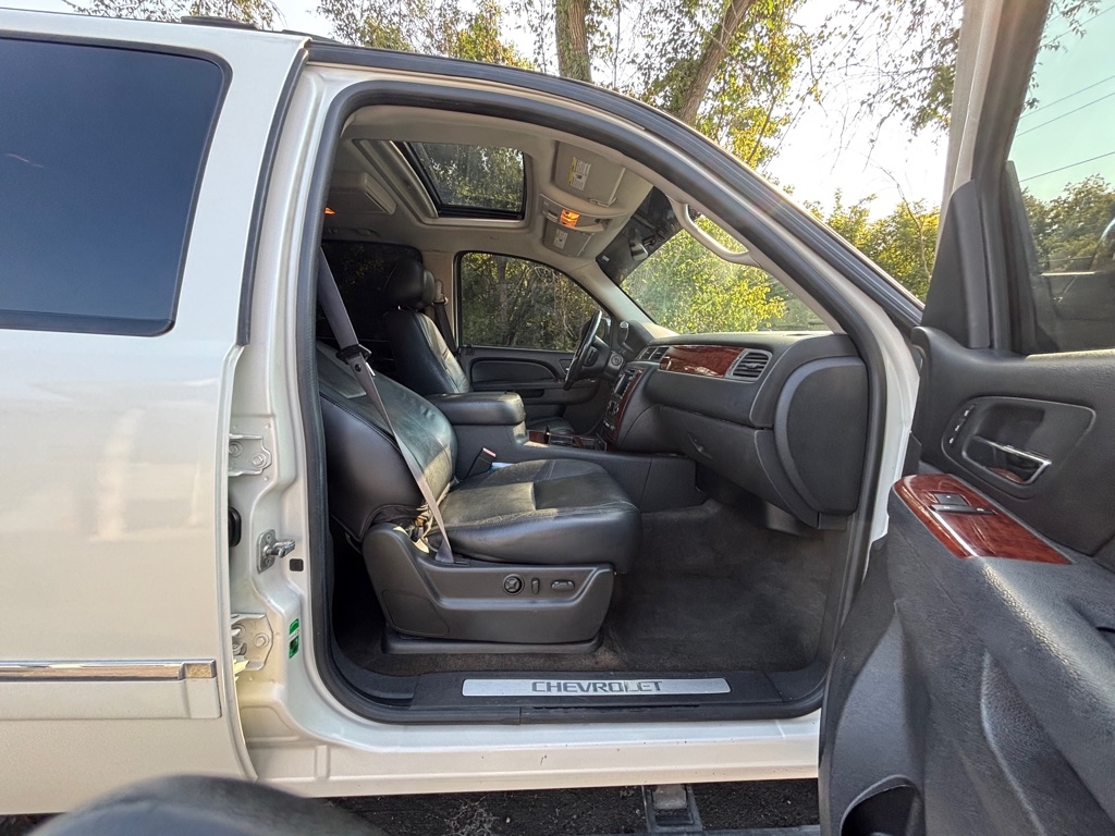 Chevrolet Suburban LTZ 1500 4WD 2011 Chevrolet Suburban LTZ 1500 4WD 2011