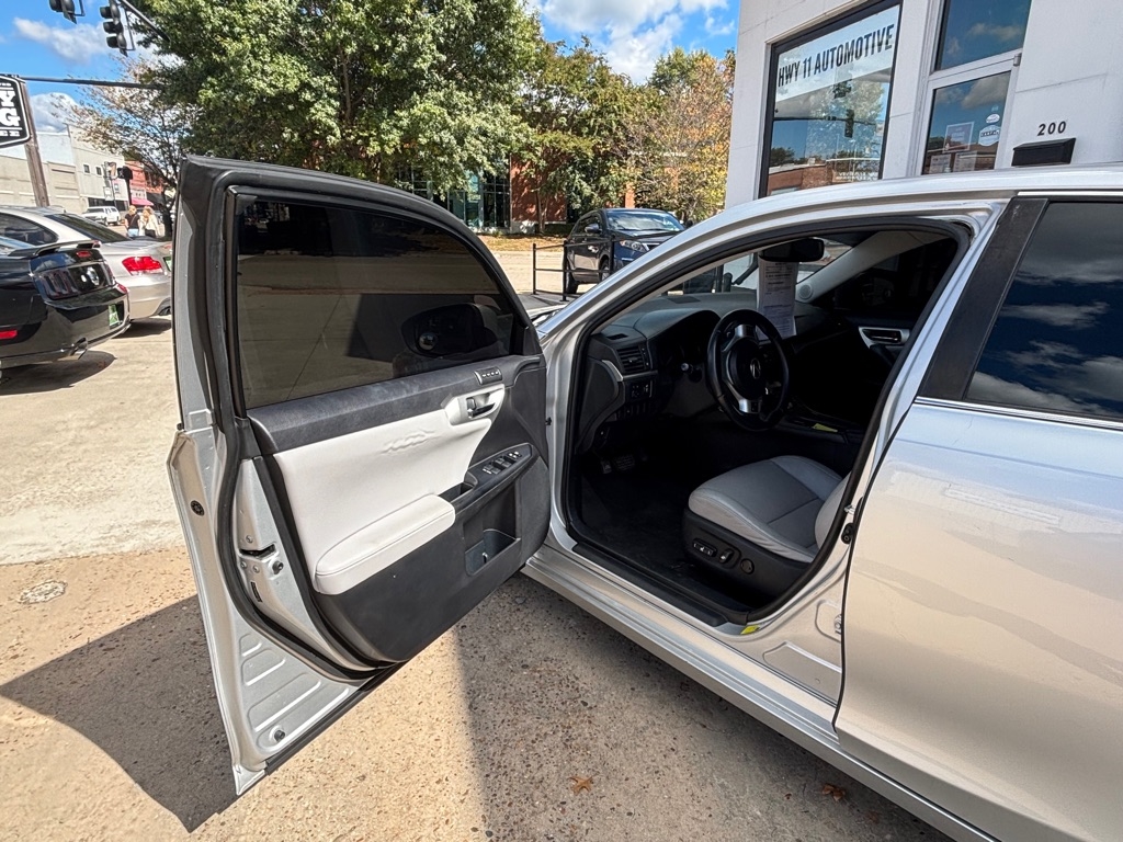 Lexus CT 200h Base 2013 Lexus CT 200h Base 2013