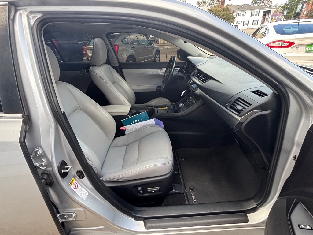 Lexus CT 200h Base 2013 Lexus CT 200h Base 2013