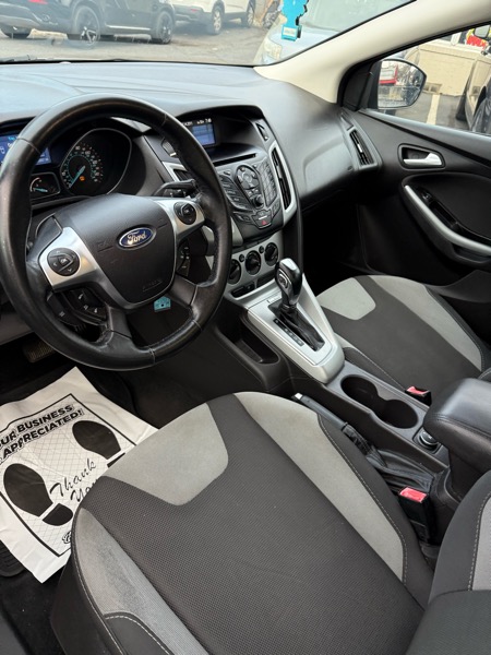 Ford Focus SE 2012