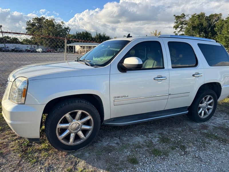 2011 GMC Yukon Denali's photo