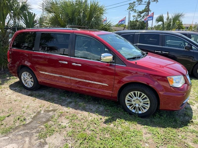 2015 Chrysler Town & Country Limited Platinum's photo