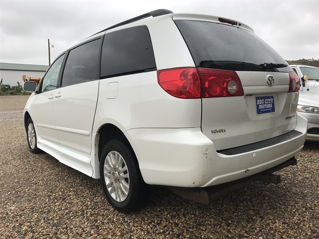 Toyota Sienna 5dr 7-Pass Van XLE FWD (Natl) 2009 Toyota Sienna 5dr 7-Pass Van XLE FWD (Natl) 2009