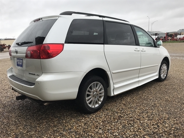 Toyota Sienna 5dr 7-Pass Van XLE FWD (Natl) 2009 Toyota Sienna 5dr 7-Pass Van XLE FWD (Natl) 2009