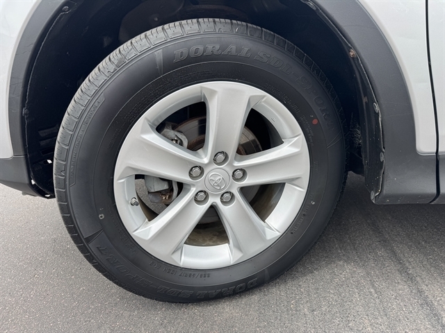 Toyota RAV4 AWD 4dr XLE (Natl) 2014 Toyota RAV4 AWD 4dr XLE (Natl) 2014