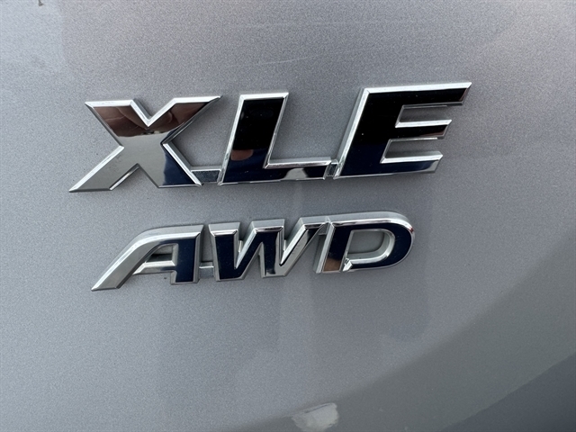 Toyota RAV4 AWD 4dr XLE (Natl) 2014 Toyota RAV4 AWD 4dr XLE (Natl) 2014