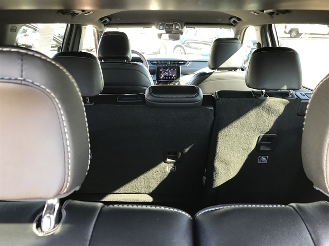 Jeep Grand Cherokee L Altitude 4x4 2024 Jeep Grand Cherokee L Altitude 4x4 2024