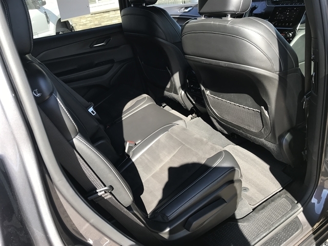 Jeep Grand Cherokee L Altitude 4x4 2024 Jeep Grand Cherokee L Altitude 4x4 2024