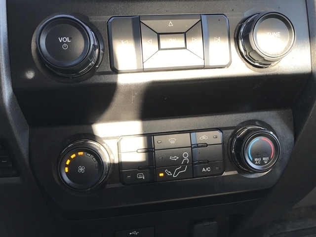 Ford Super Duty F-250 SRW XL 4WD Reg Cab 8' Box 2019 Ford Super Duty F-250 SRW XL 4WD Reg Cab 8' Box 2019