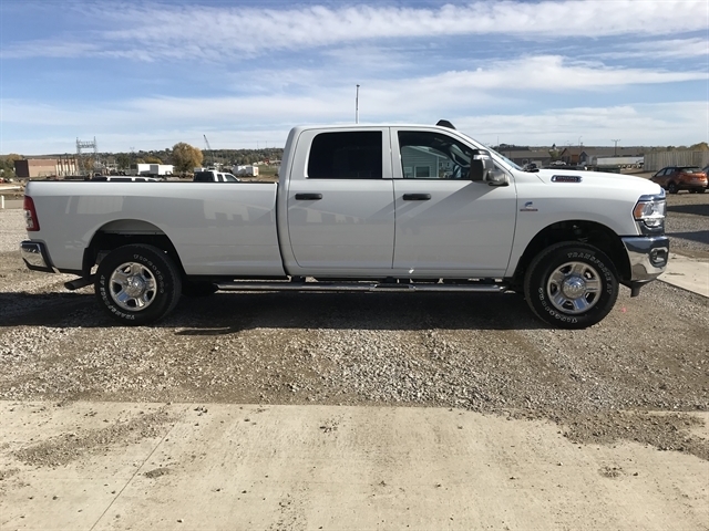 RAM 2500 Tradesman 4x4 Crew Cab 8' Box 2024 RAM 2500 Tradesman 4x4 Crew Cab 8' Box 2024