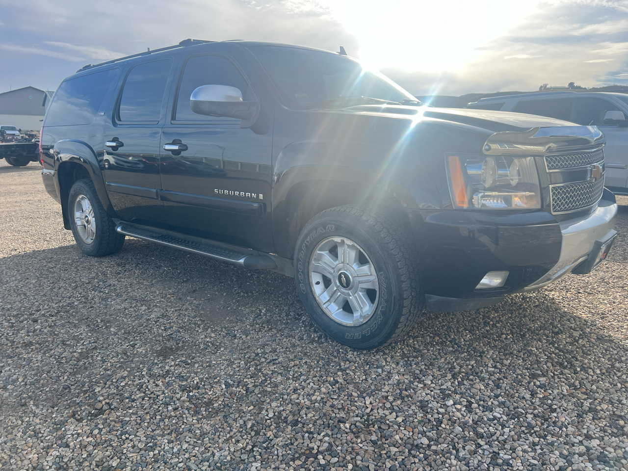 2007 Chevrolet Suburban 1500 LT photo 3