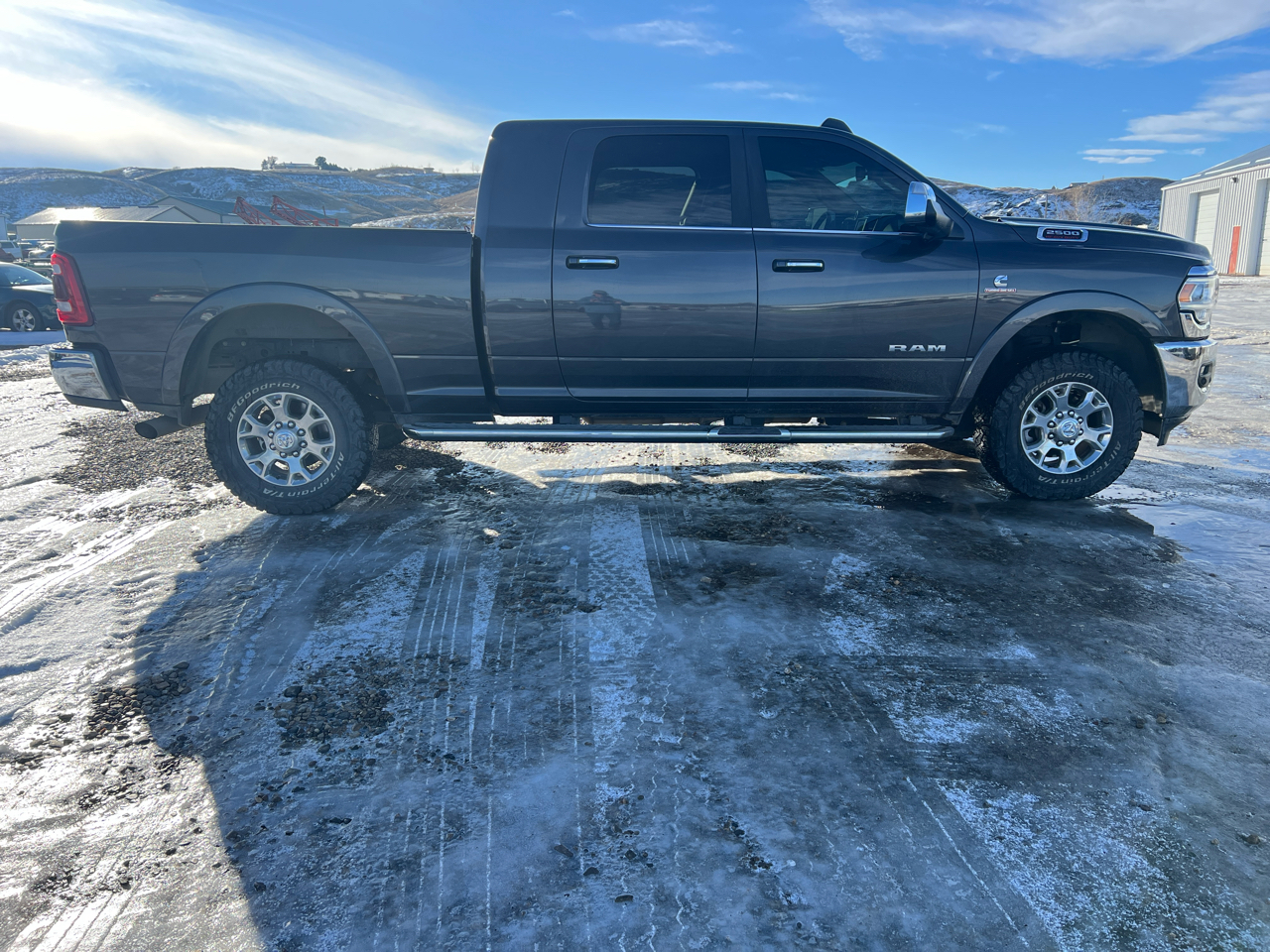RAM 2500 Laramie 4x4 Mega Cab 6'4" Box 2022