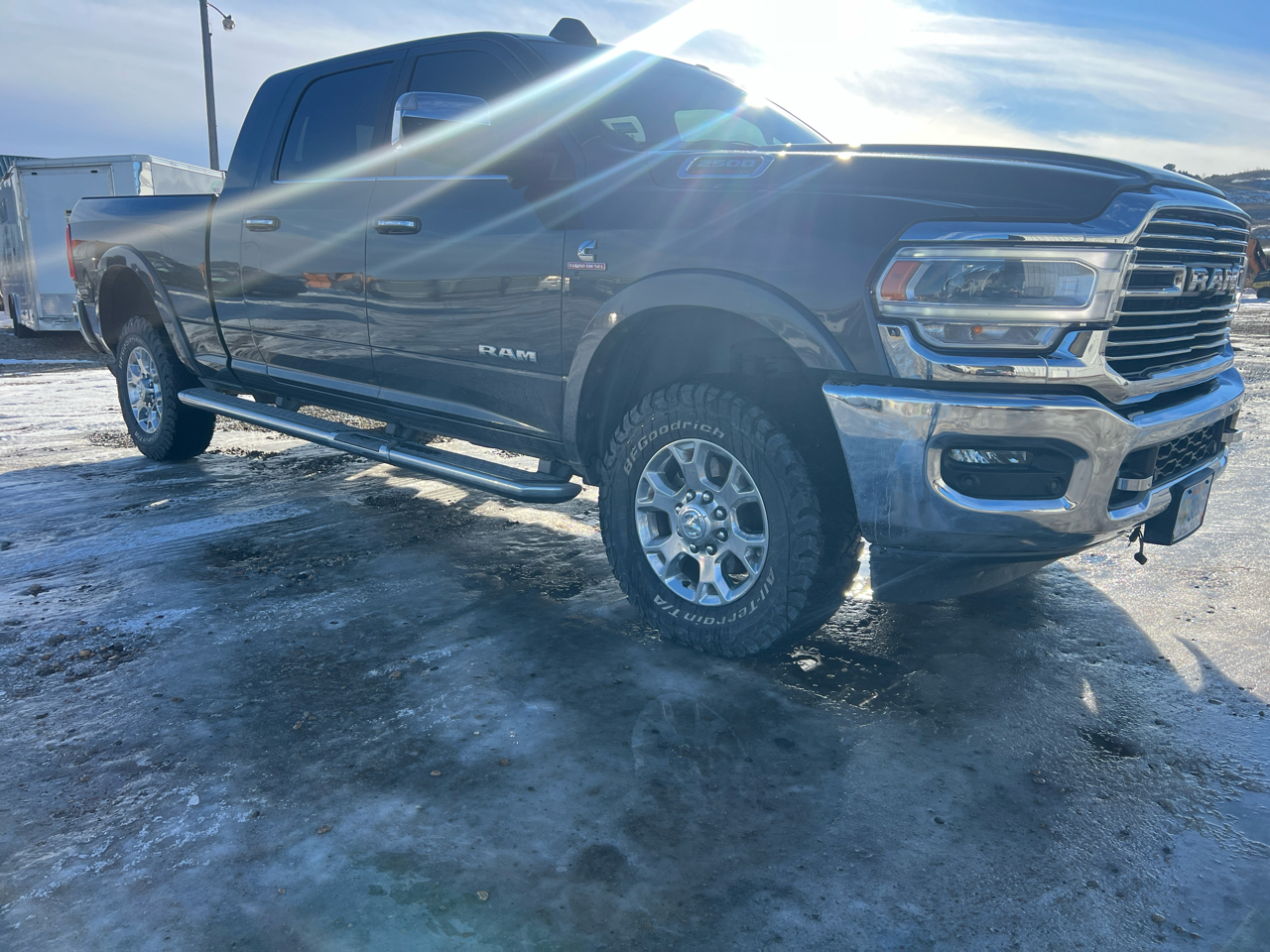 RAM 2500 Laramie 4x4 Mega Cab 6'4" Box 2022