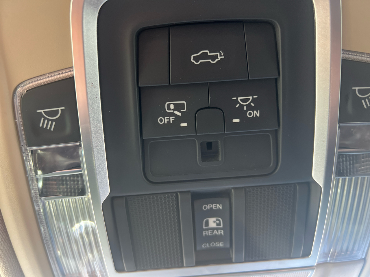 RAM 2500 Laramie 4x4 Mega Cab 6'4" Box 2022