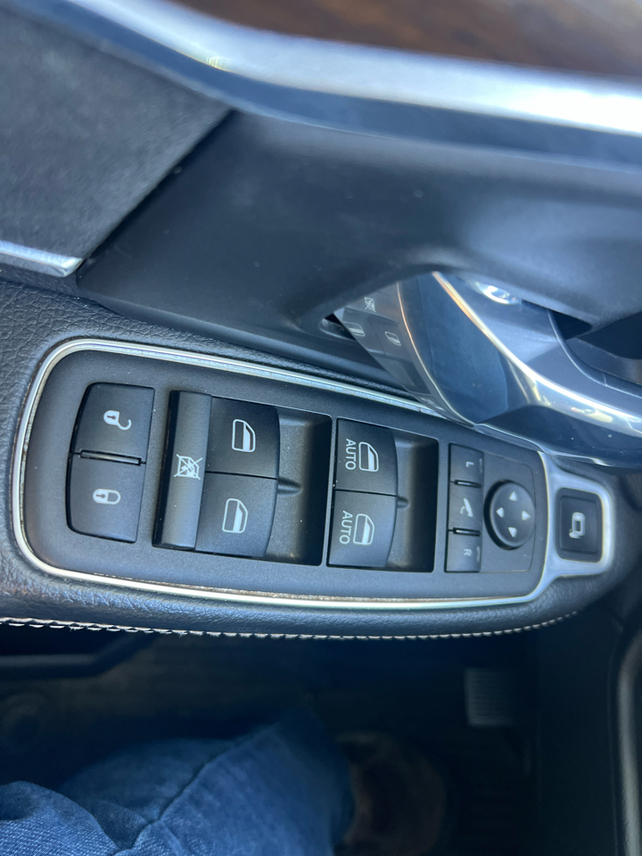 RAM 2500 Laramie 4x4 Mega Cab 6'4" Box 2022