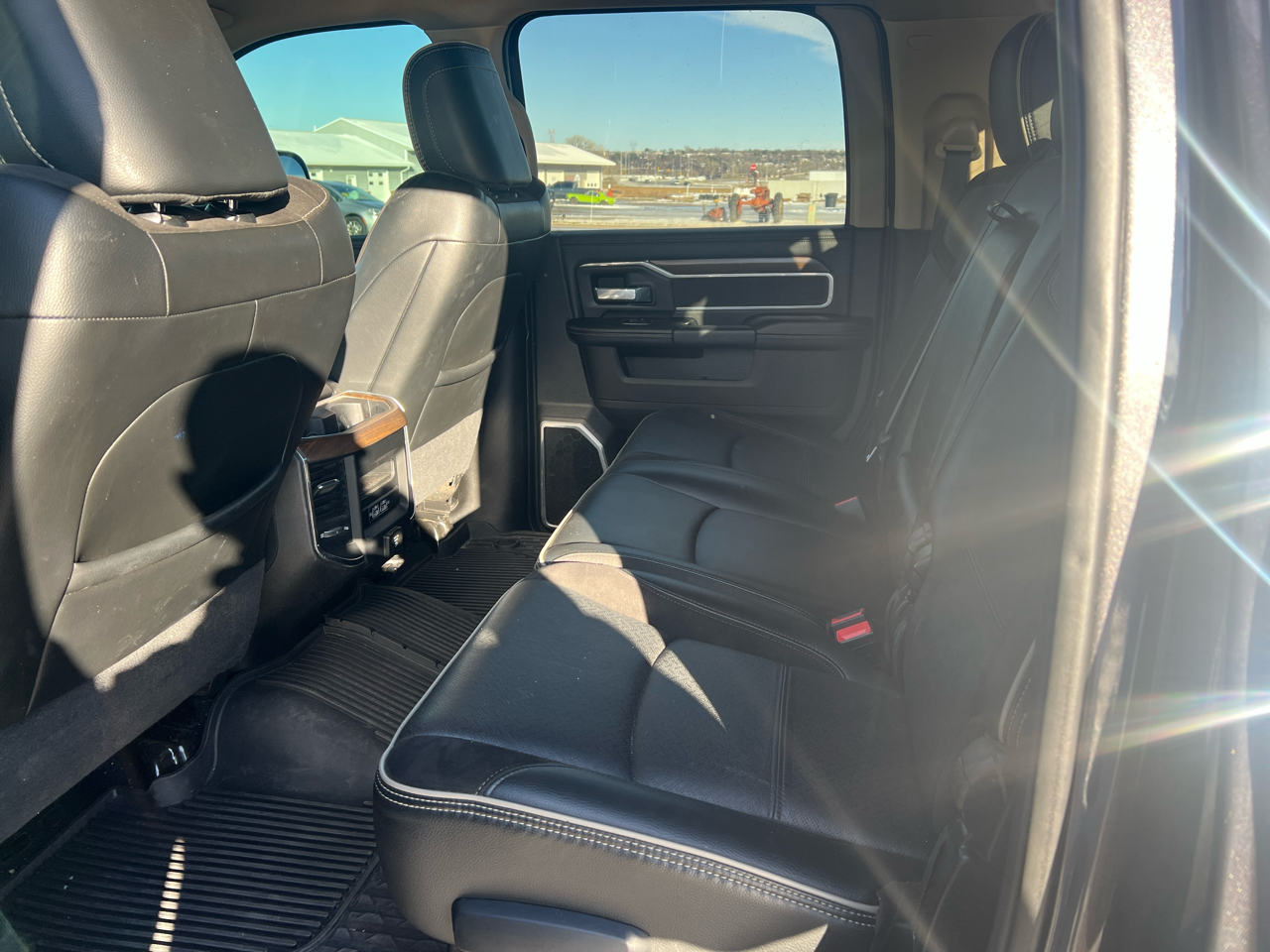 RAM 2500 Laramie 4x4 Mega Cab 6'4" Box 2022