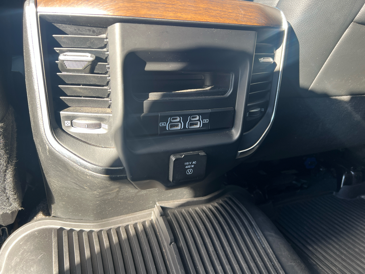 RAM 2500 Laramie 4x4 Mega Cab 6'4" Box 2022