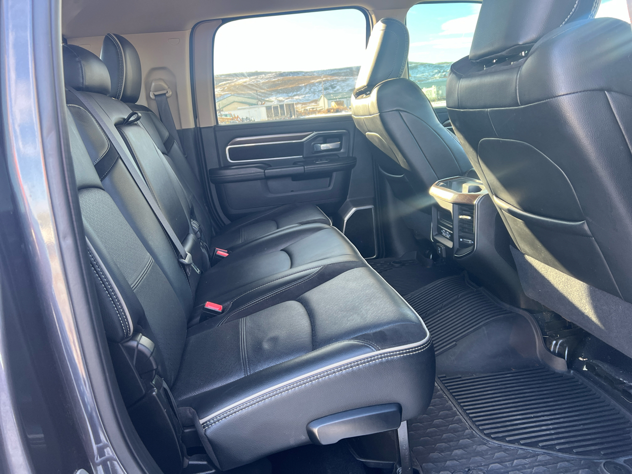 RAM 2500 Laramie 4x4 Mega Cab 6'4" Box 2022