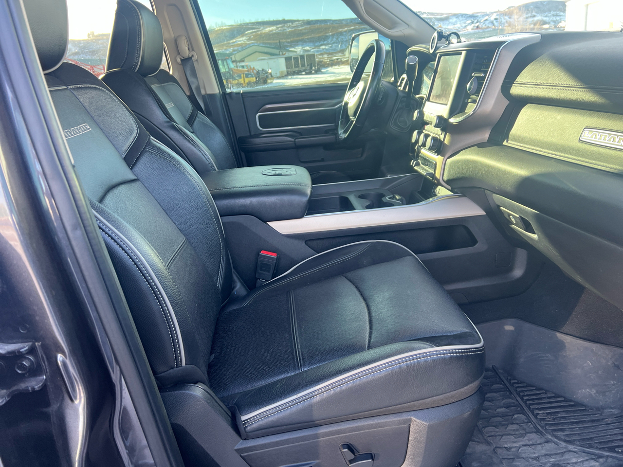 RAM 2500 Laramie 4x4 Mega Cab 6'4" Box 2022