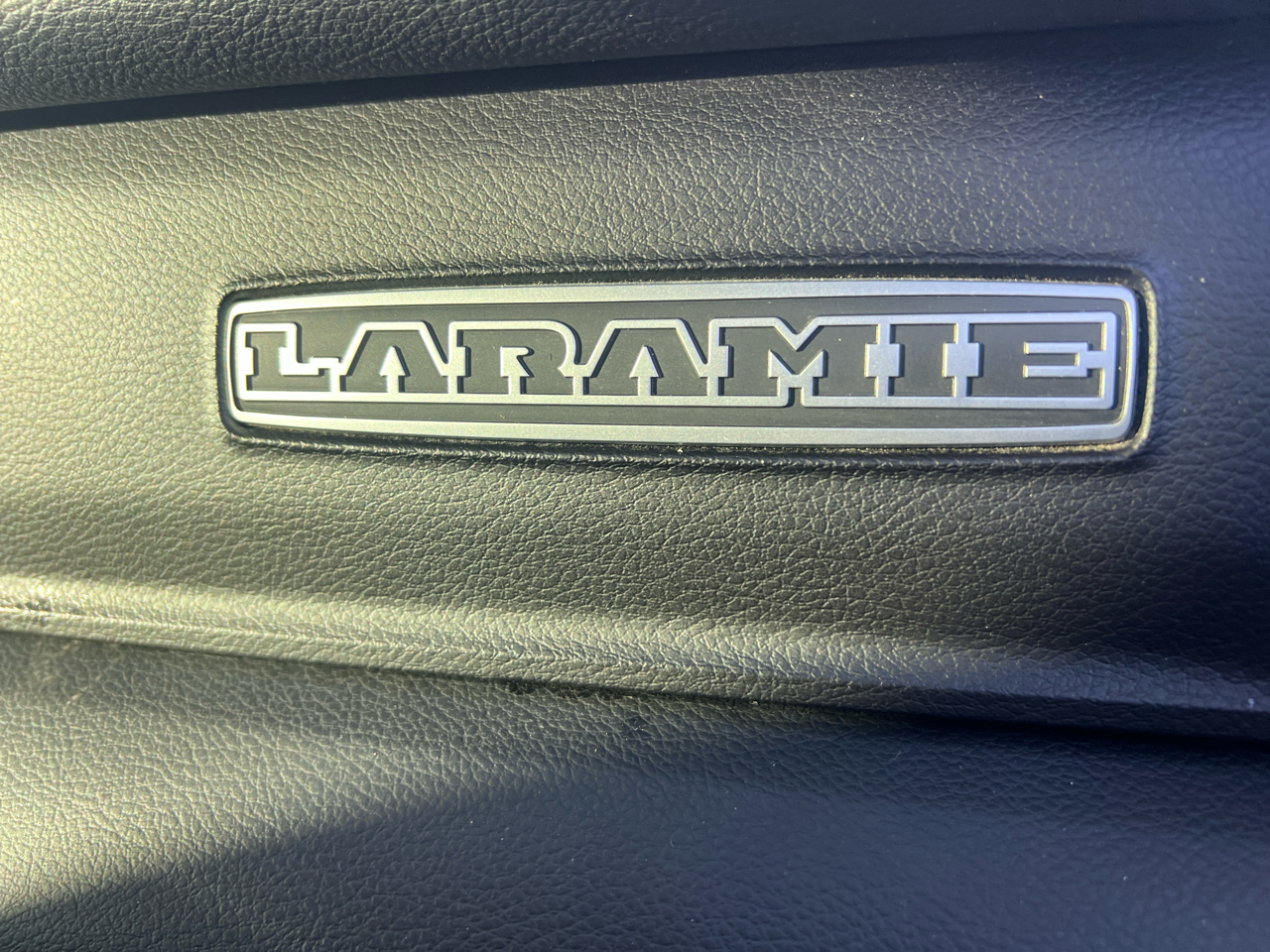 RAM 2500 Laramie 4x4 Mega Cab 6'4" Box 2022