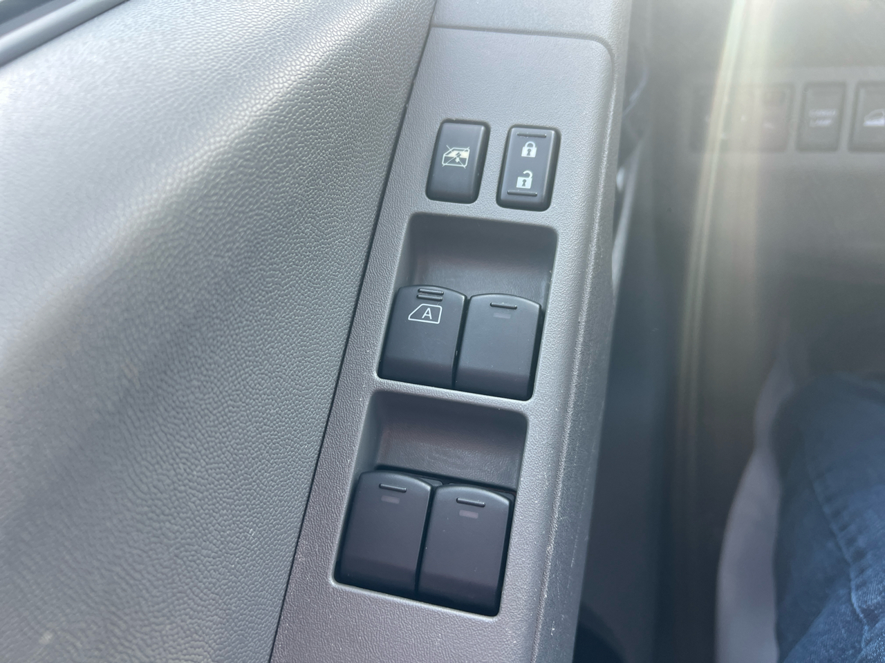 Nissan Frontier 4WD Crew Cab SWB Auto SV 2016