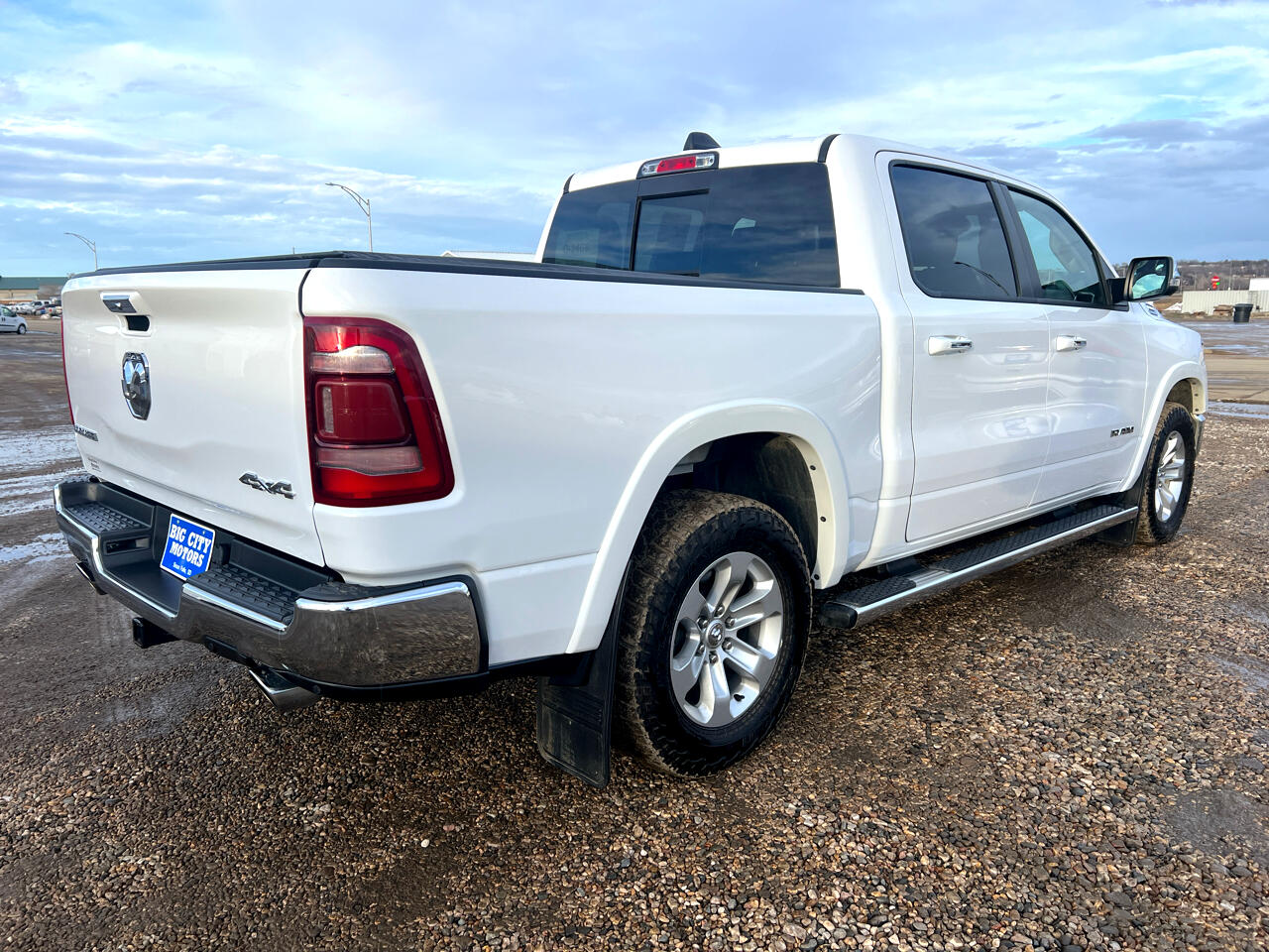 RAM 1500 Laramie 4x4 Crew Cab 5'7" Box 2022