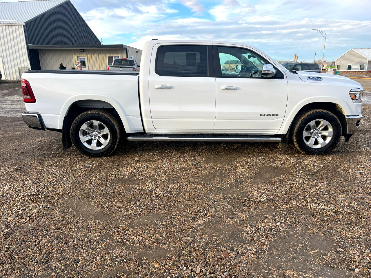RAM 1500 Laramie 4x4 Crew Cab 5'7" Box 2022