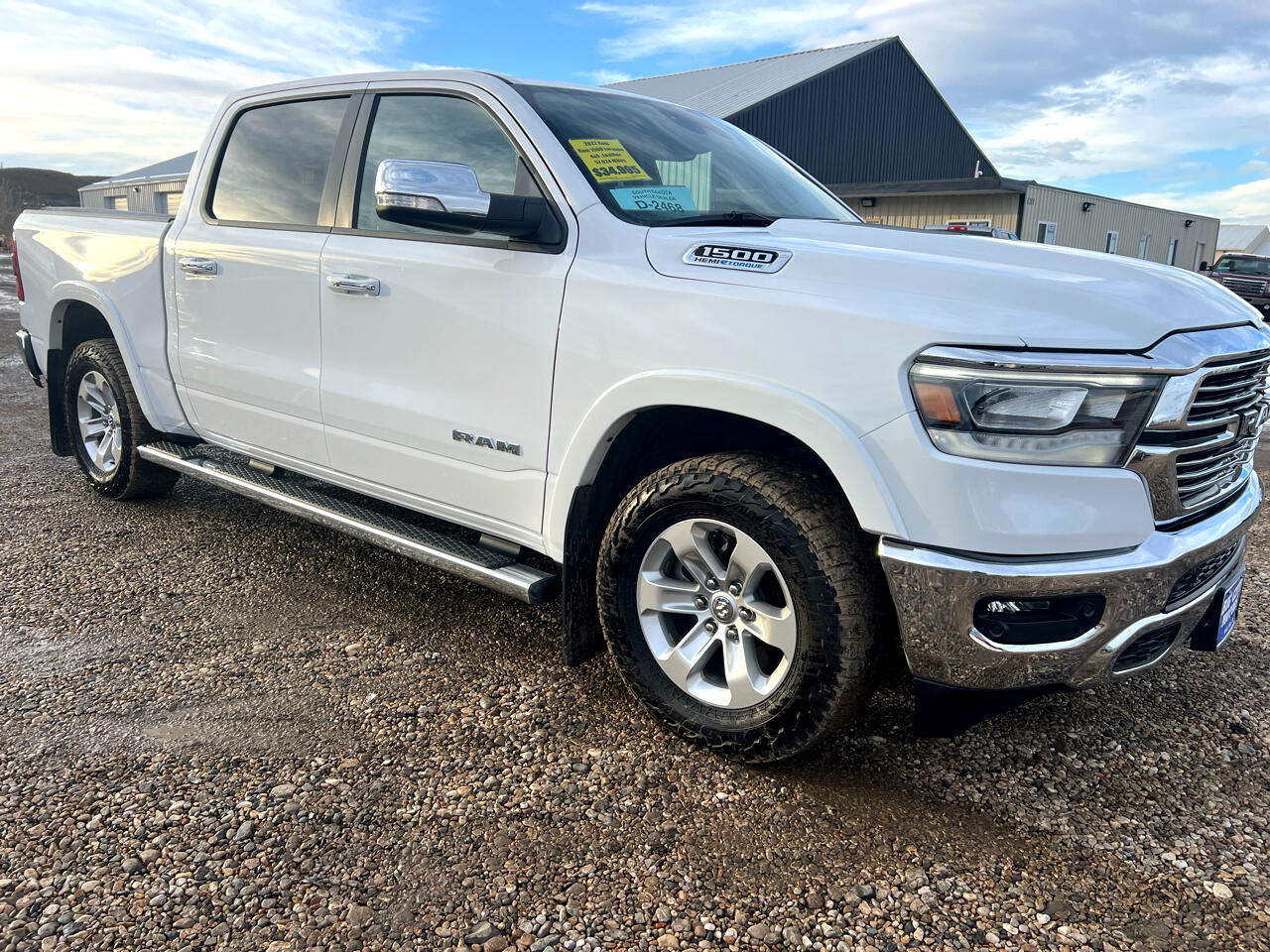 RAM 1500 Laramie 4x4 Crew Cab 5'7" Box 2022