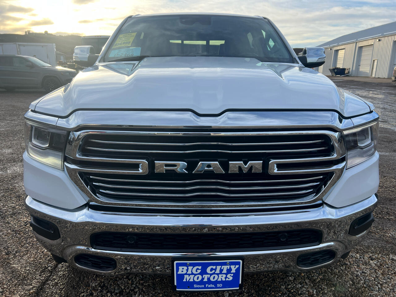 RAM 1500 Laramie 4x4 Crew Cab 5'7" Box 2022