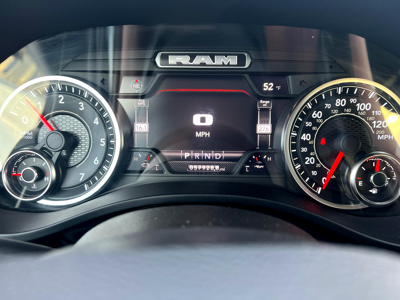 RAM 1500 Laramie 4x4 Crew Cab 5'7" Box 2022